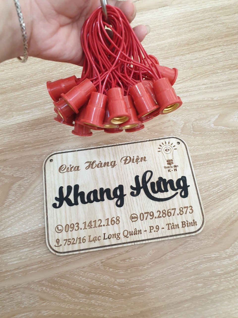 Đuôi đèn Trái ớt Cà na E12