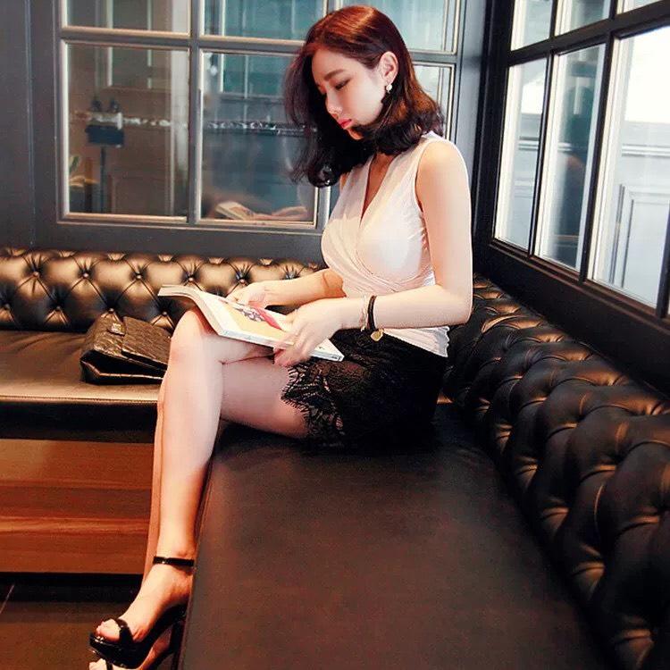 Áo Thun Lụa Sát Nách Kiểu Cổ V Đắp Chéo Gợi Cảm TTSL0038
