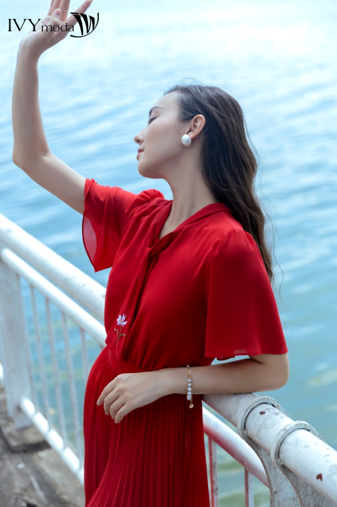 Đầm lụa thêu hoa IVY moda MS 48M7505