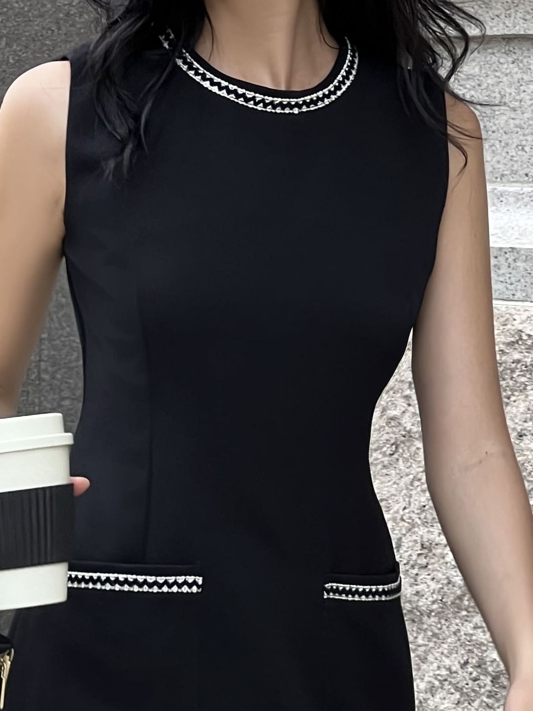 Đầm đen cộc tay phối viền - YV LE & CO