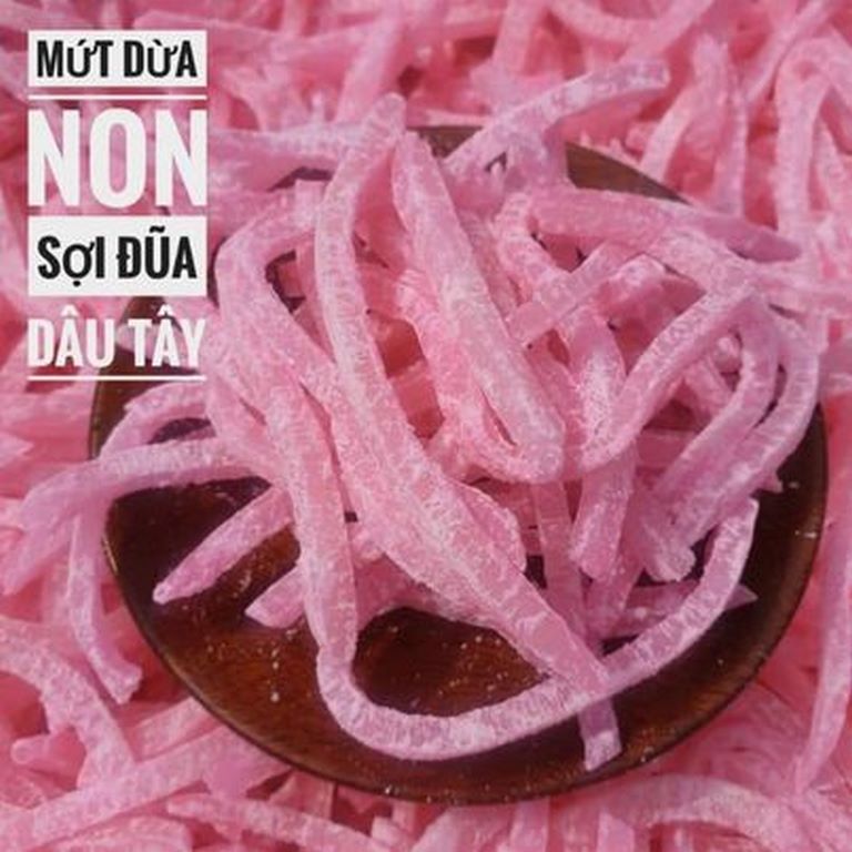 Mứt dừa non sợi vị dâu - siêu ngon 250g