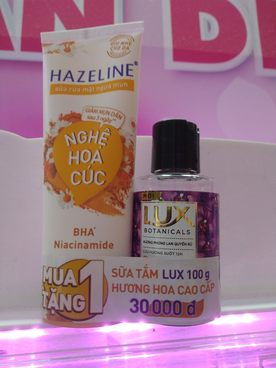 Sữa rửa mặt ngừa mụn dưỡng sáng Hazeline nghệ hoa cúc 100g (hongthamshopcom)- SRM43