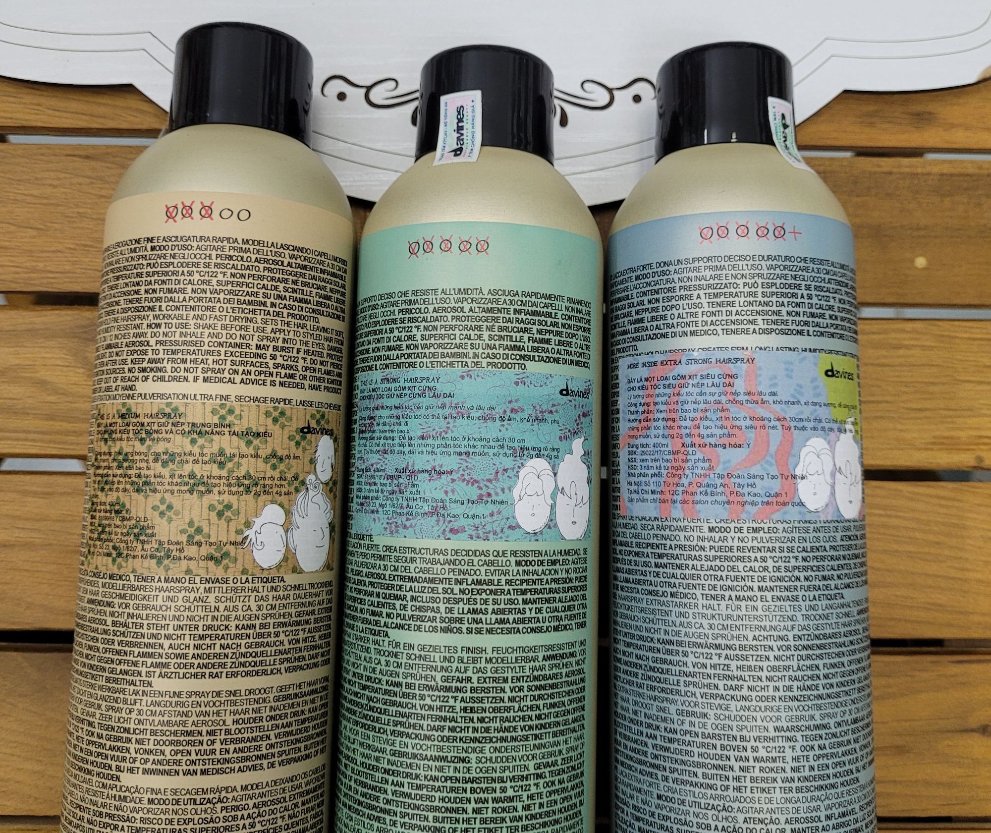 GÔM XỊT GIỮ NẾP TÓC DAVINES STRONG HAIRSPRAY 400ML