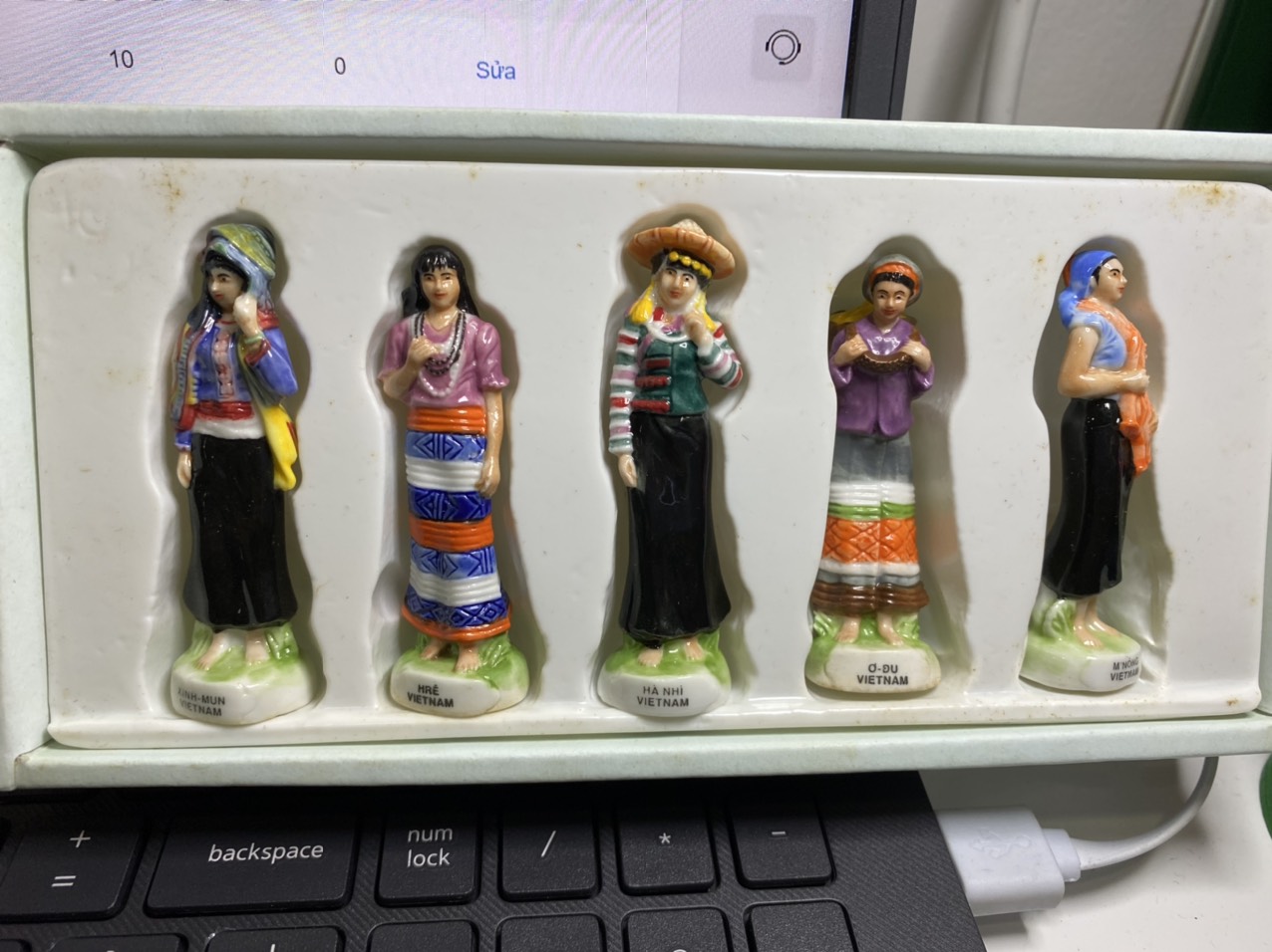 [HCM]222. Bộ 5 dân tộc VN 6cm