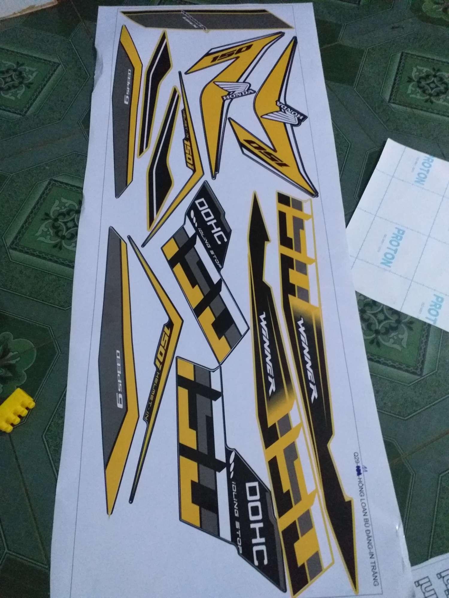 Tem rời dán xe winner