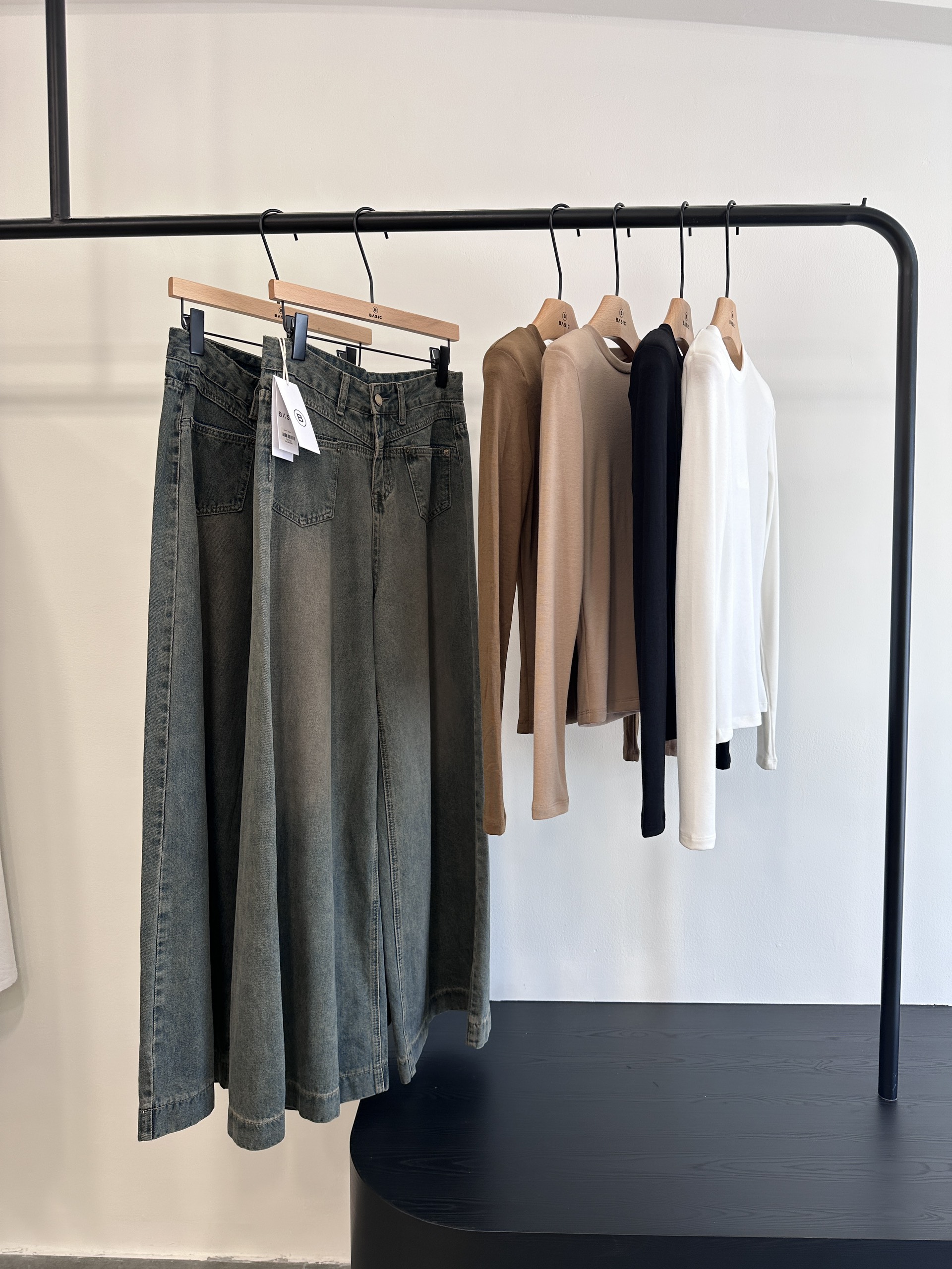 Quần jeans ống rộng BASIC CASUAL JEANS