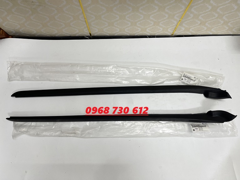 Nẹp chân kính chắn gió Hyundai I30(1 bộ)