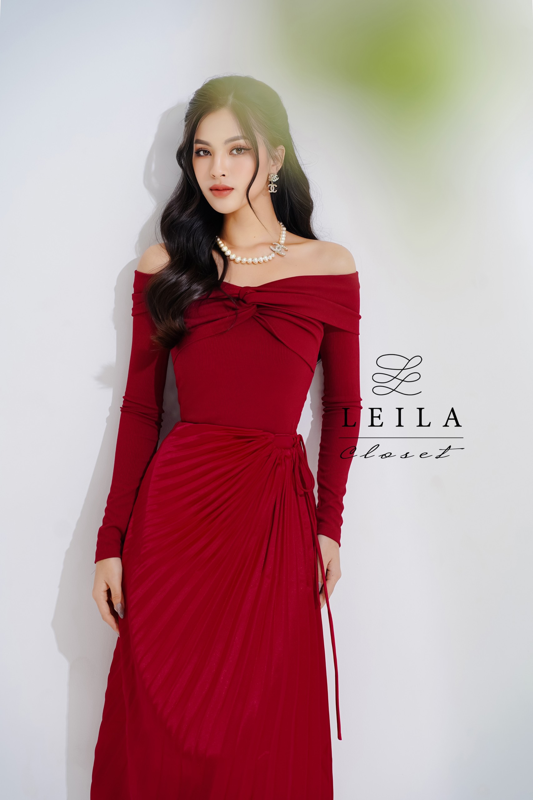 Áo Fuzzy bẹt vai Leila closet