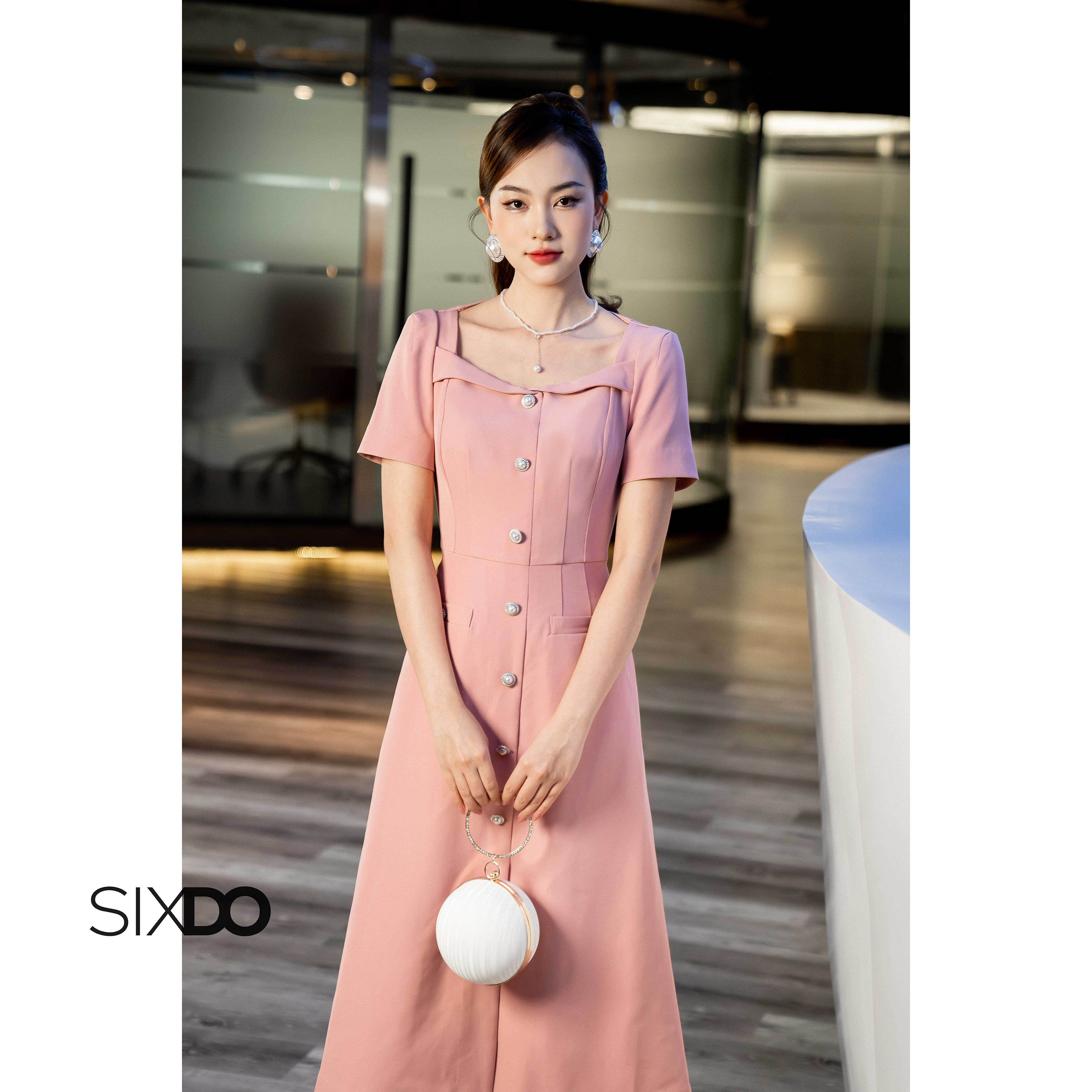 Đầm tuýp xi hồng phối cúc SIXDO (Pink Split-front Midi Dress)