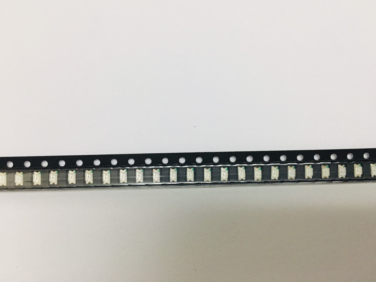 Led Dán 1206 Màu Cam Dây 50 Con