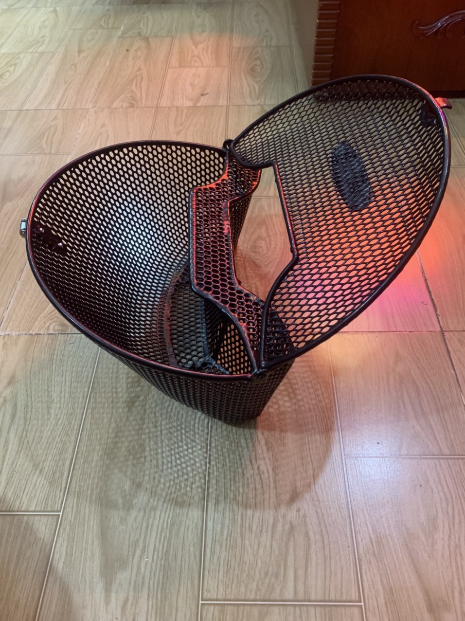 Rổ trước xe scoppy kiểu lưới màu đen