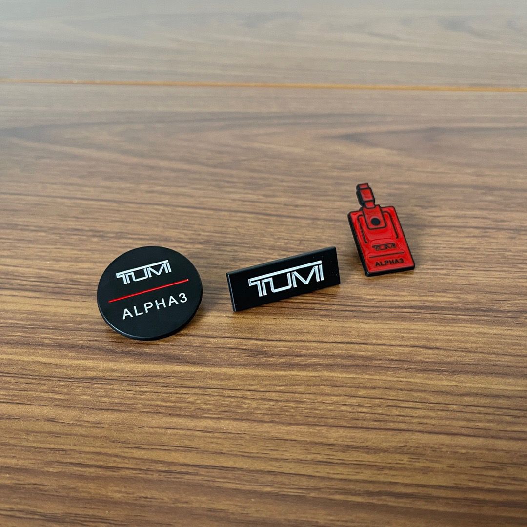 【free shipping】NEW TUMIˉClassic hardware badge sticker gift box!
