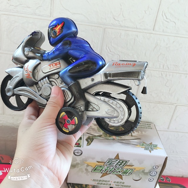 MÔ HÌNH ĐUA XE MOTO GIẬT DÂY