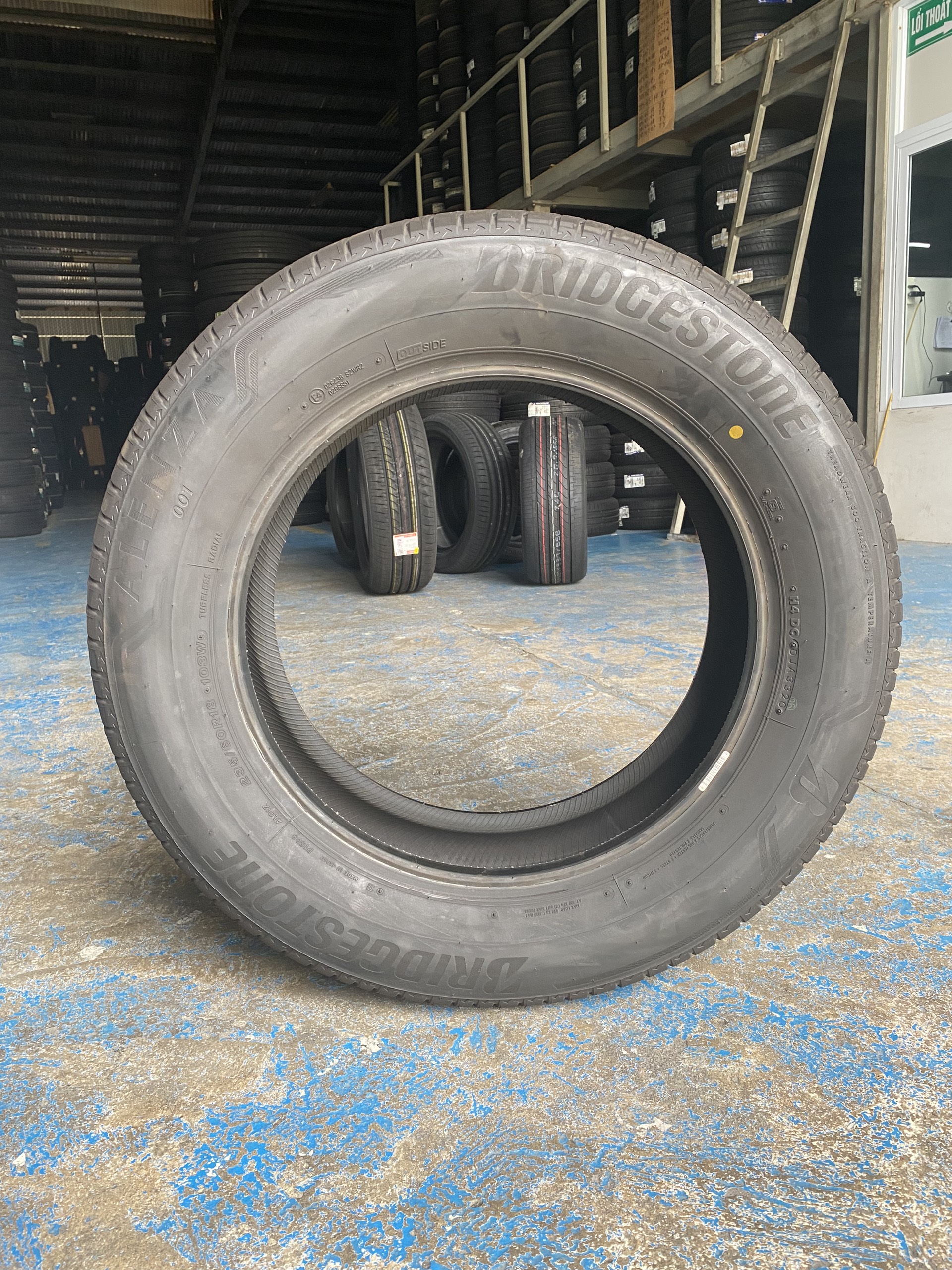 Lốp Bridgestone 235/60R18 AL01 Nhật date 2023
