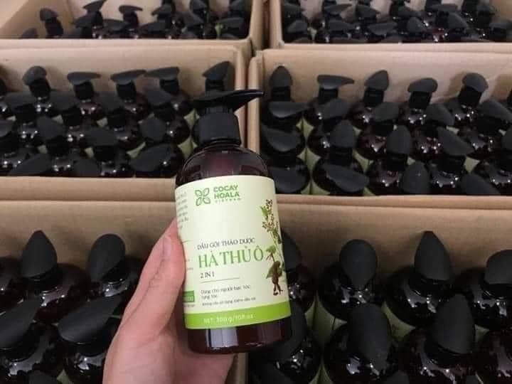 DẦU GỘI THẢO DƯỢC HÀ THỦ Ô (dược liệu thiên nhiên)
