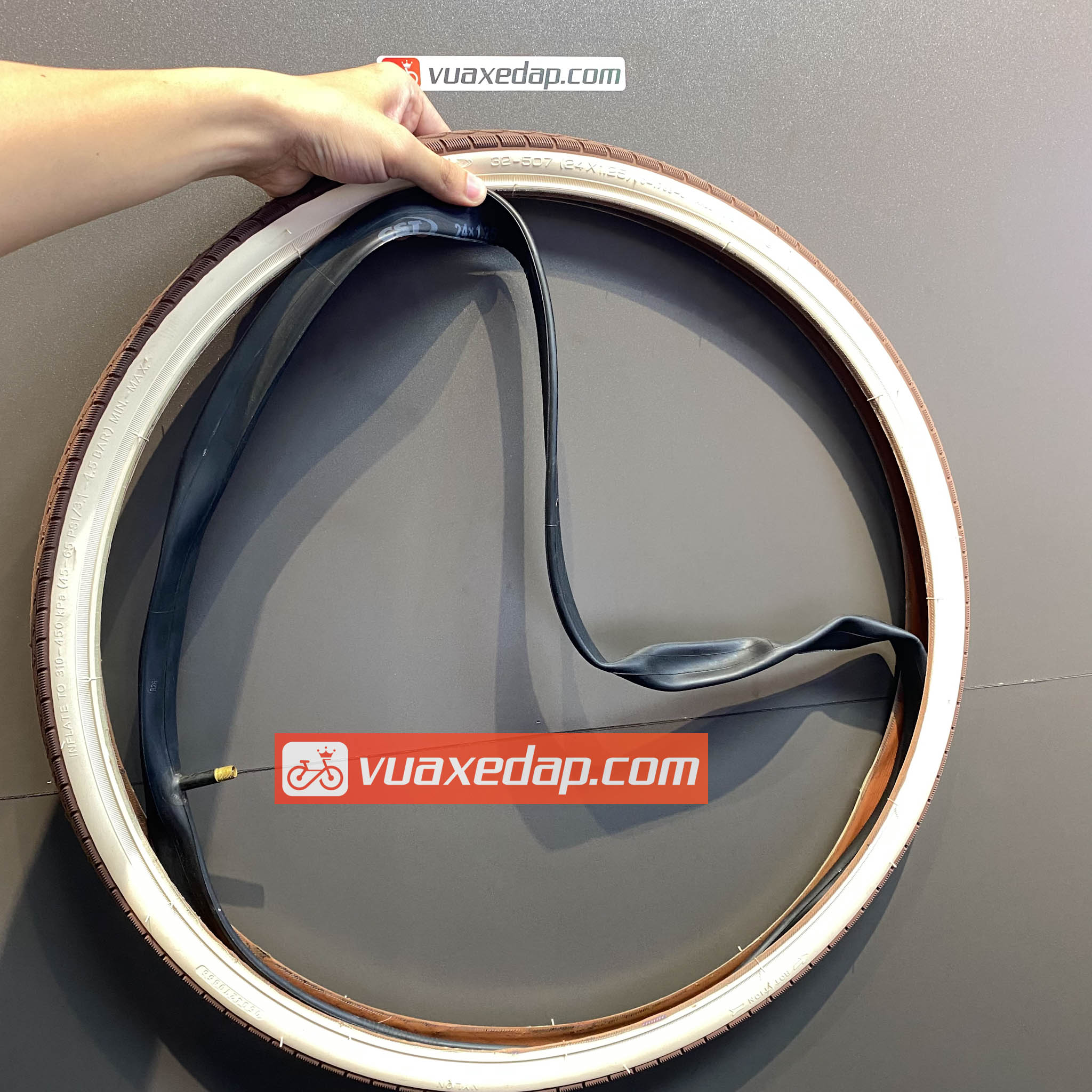 Lốp kèm săm 24x1.25 giant ineed latte 24 viền trắng