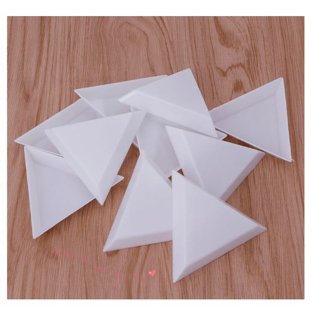 Khay tam giác đựng đá trang trí móng