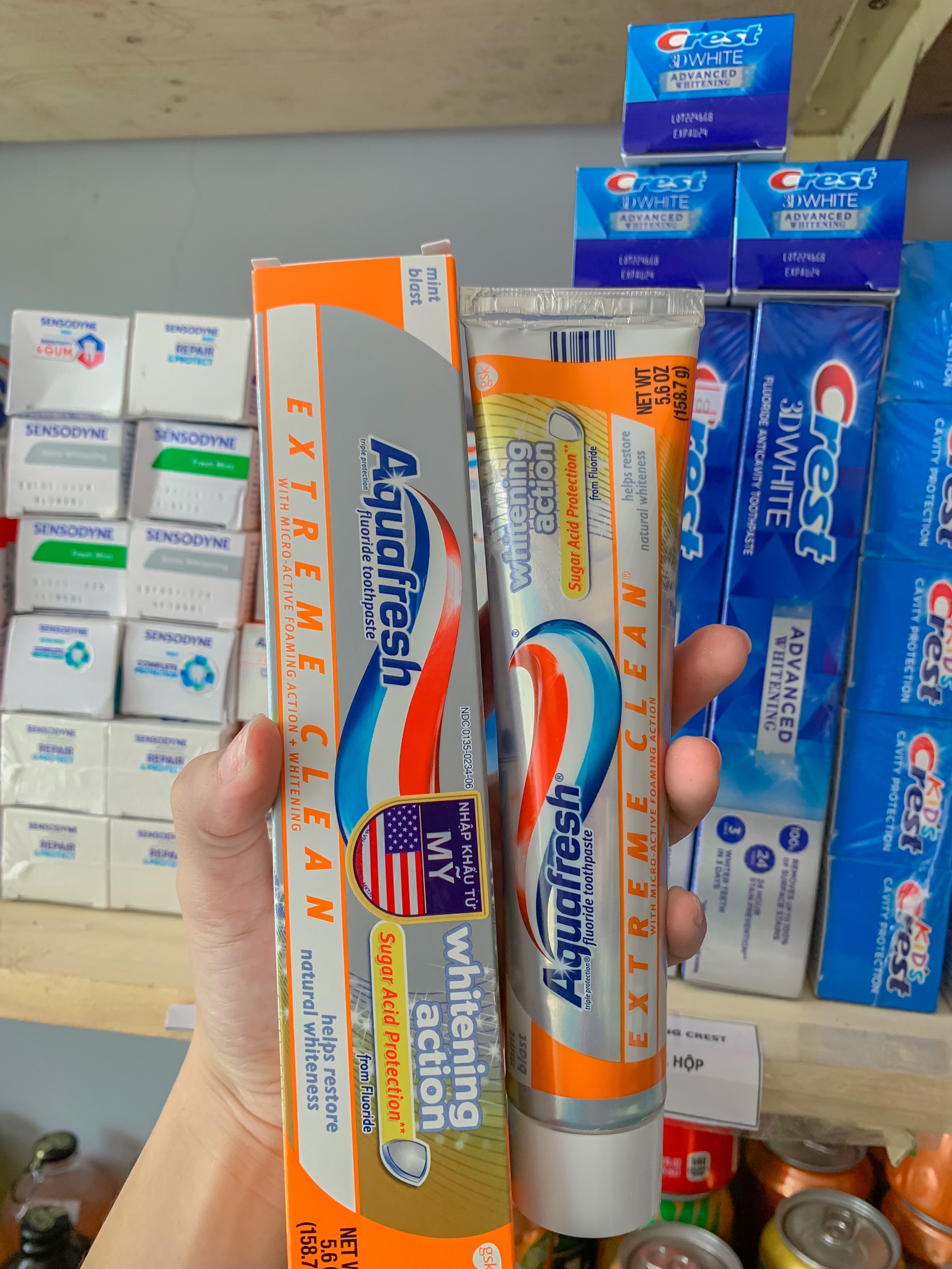Kem Đánh Răng AQUAFRESH WHITENING 158G Của Mỹ