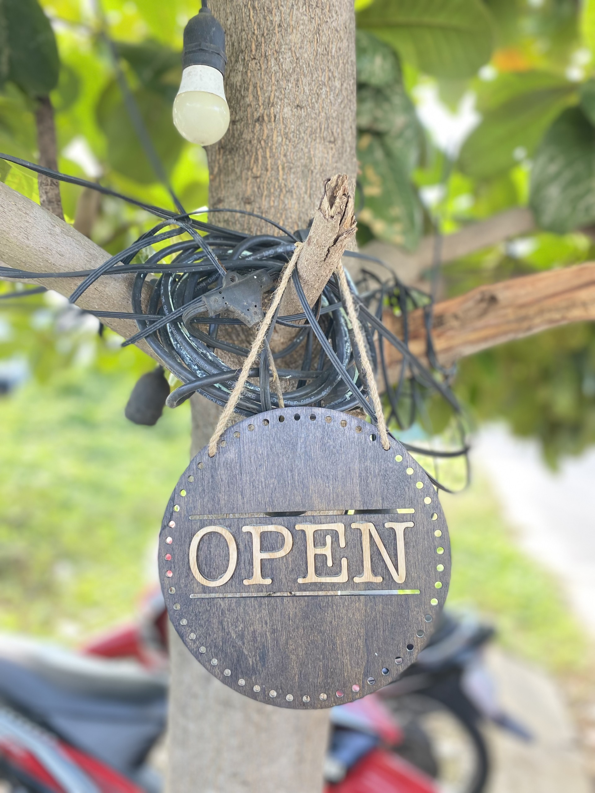 Bảng gỗ treo cửa 2 mặt Open - Close 01 LUXI decor