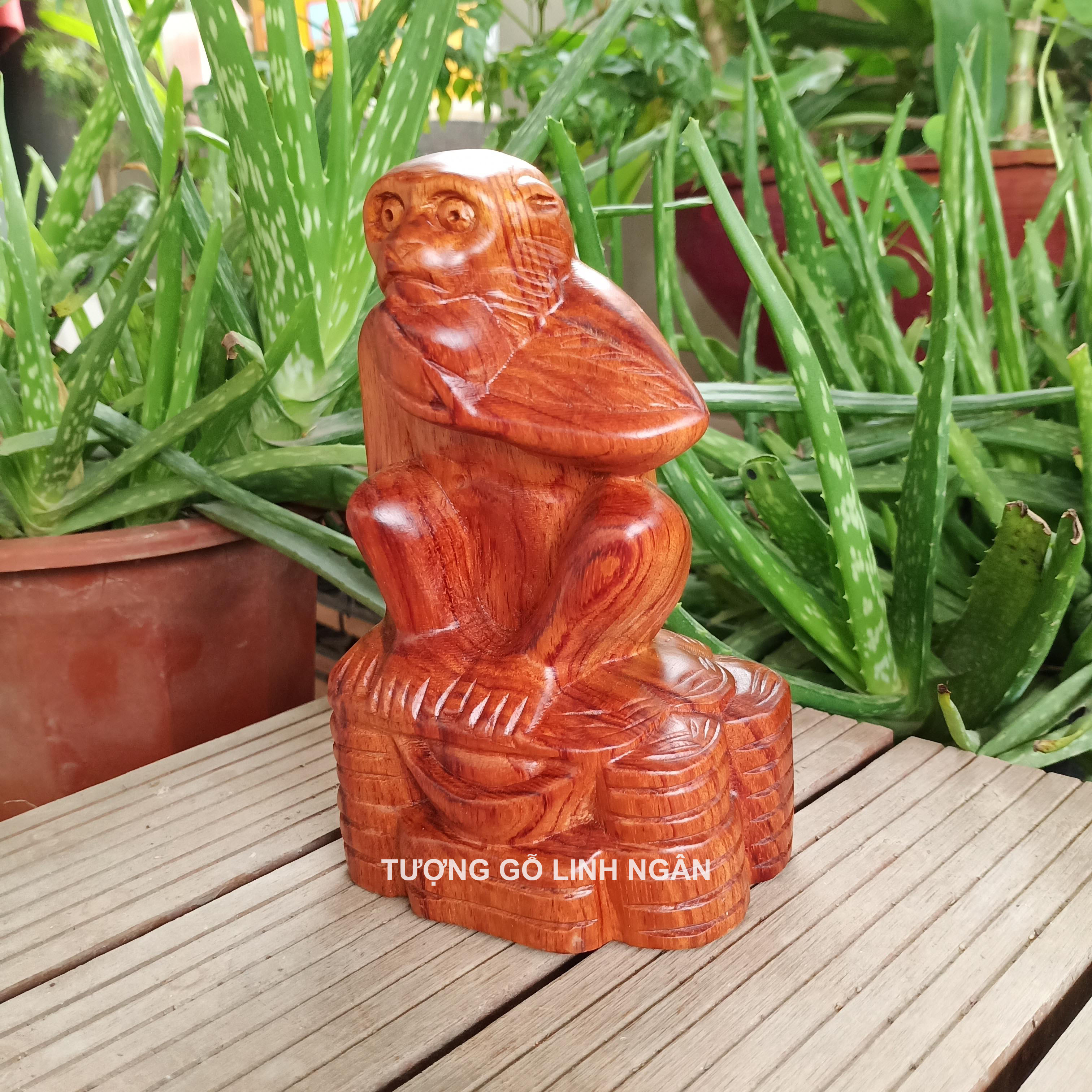 Tượng Khỉ gỗ hương (Cao 15 cm, ngang 8 cm, sâu 6 cm)