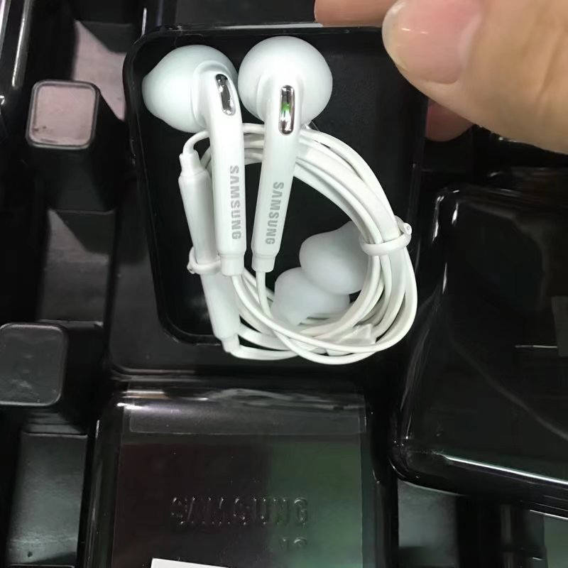 Tai Nghe SamSung Có Dây Nhét Tai Galaxy S7 Zin Âm Thanh Sống Động Bass Mạnh Màu Trắng Kèm Micro 4 Núm