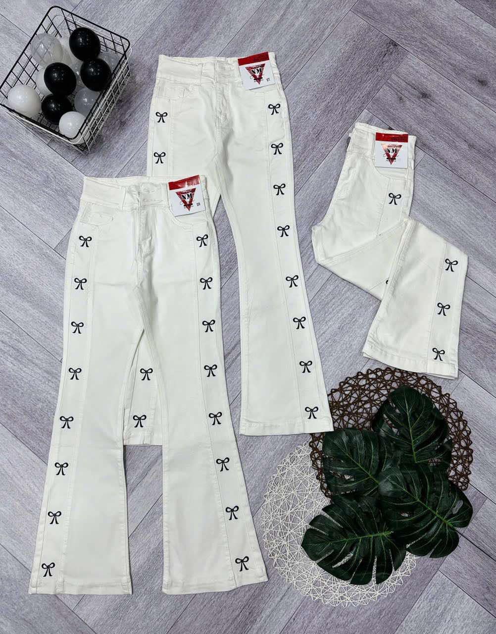 Quần jeans nữ trắng ống loe dài thêu nơ viền cao cấp có BIGSIZE