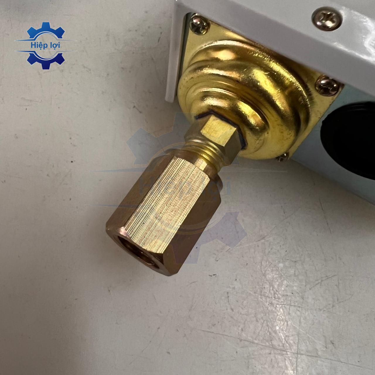 Măng song số 4 – nối rơ le áp suất – dùng gắn công tắc áp lực, tiện lắp đặt, bền bỉ
