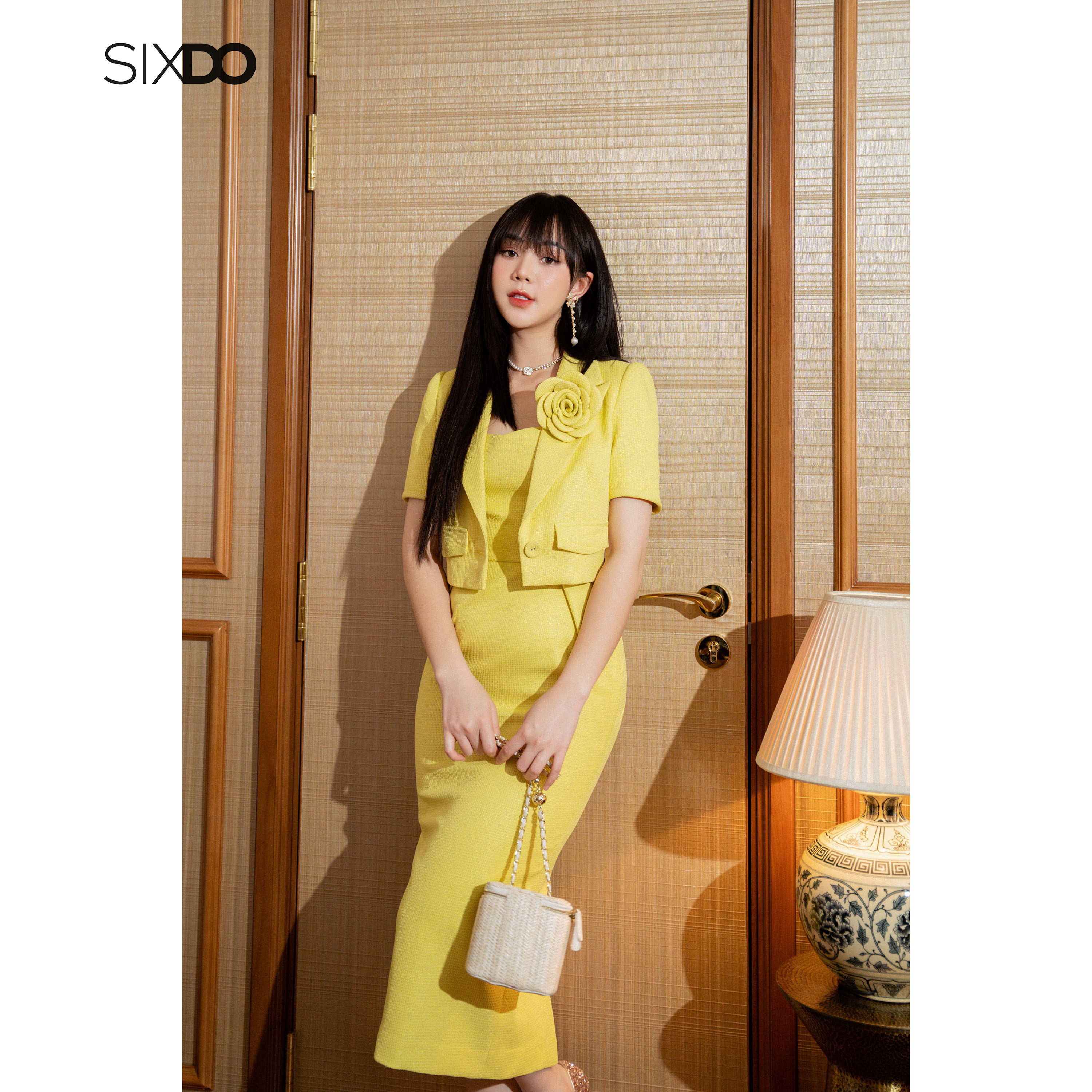 Đầm midi sát nách cổ vuông xếp ly eo thời trang SIXDO (Yellow Strappy Midi Woven Dress)