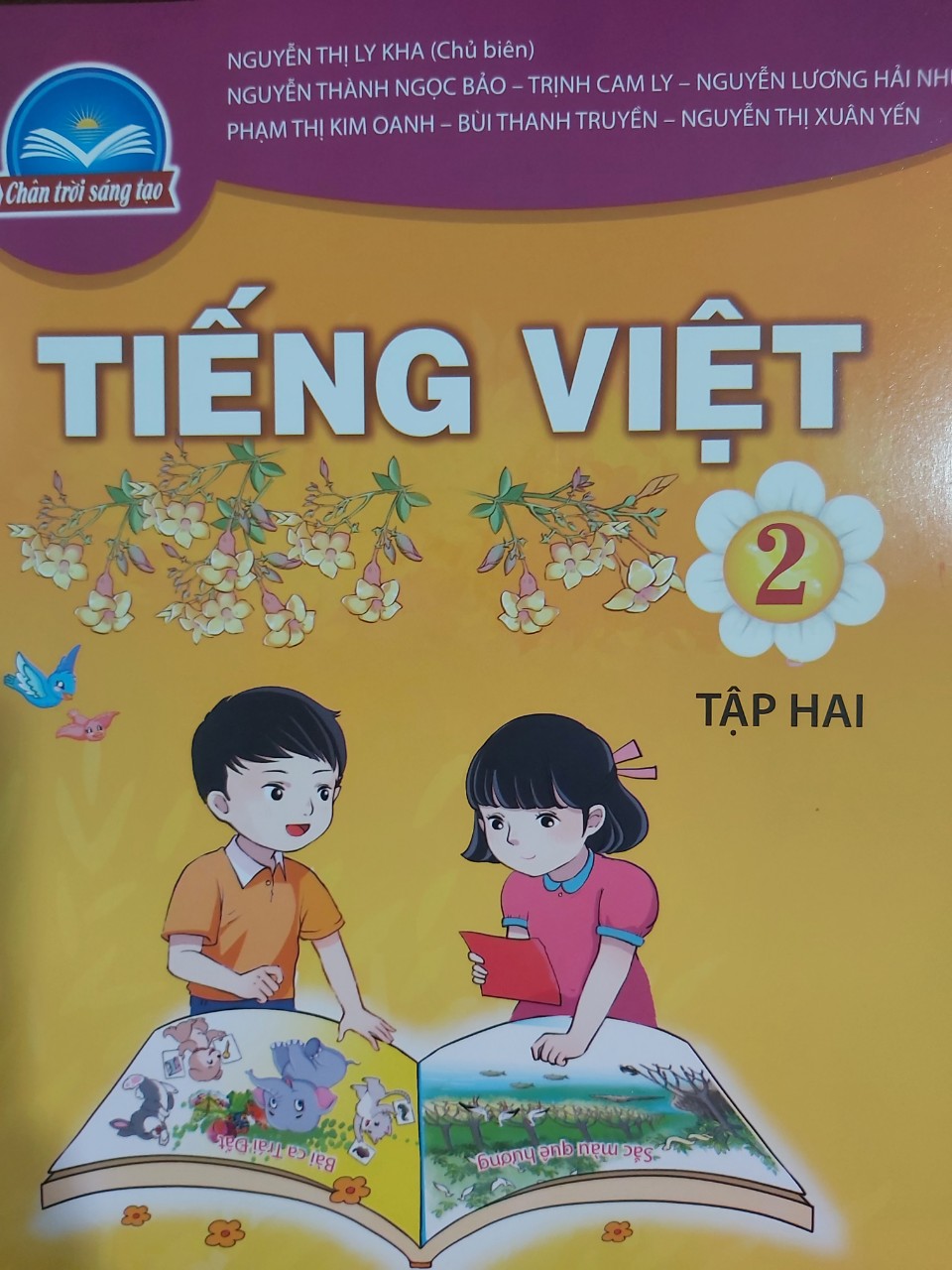 Dịch vụ đóng sách, bọc bìa bộ sách giáo khoa lớp 2 chân trời sáng tạo giá bìa 263k gồm 10 cuốn bài học và 6 cuốn bài tập bằng plastic cao cấp trong suốt, dẻo  bền.