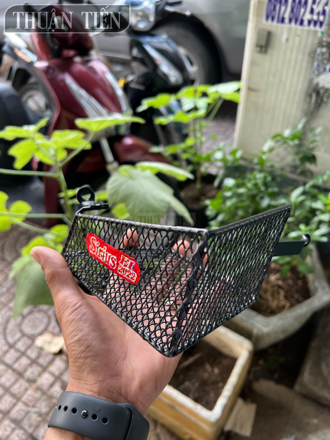 The left basket of Sirius fi 2022 and the 2014 - 2021 have two variants to choose from-right model for each life, just open the screws and reinstall it