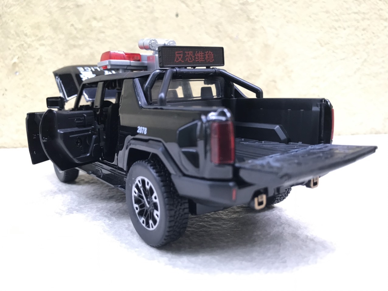 Mô hình xe POLI-CE Hummer Pickup  1:32