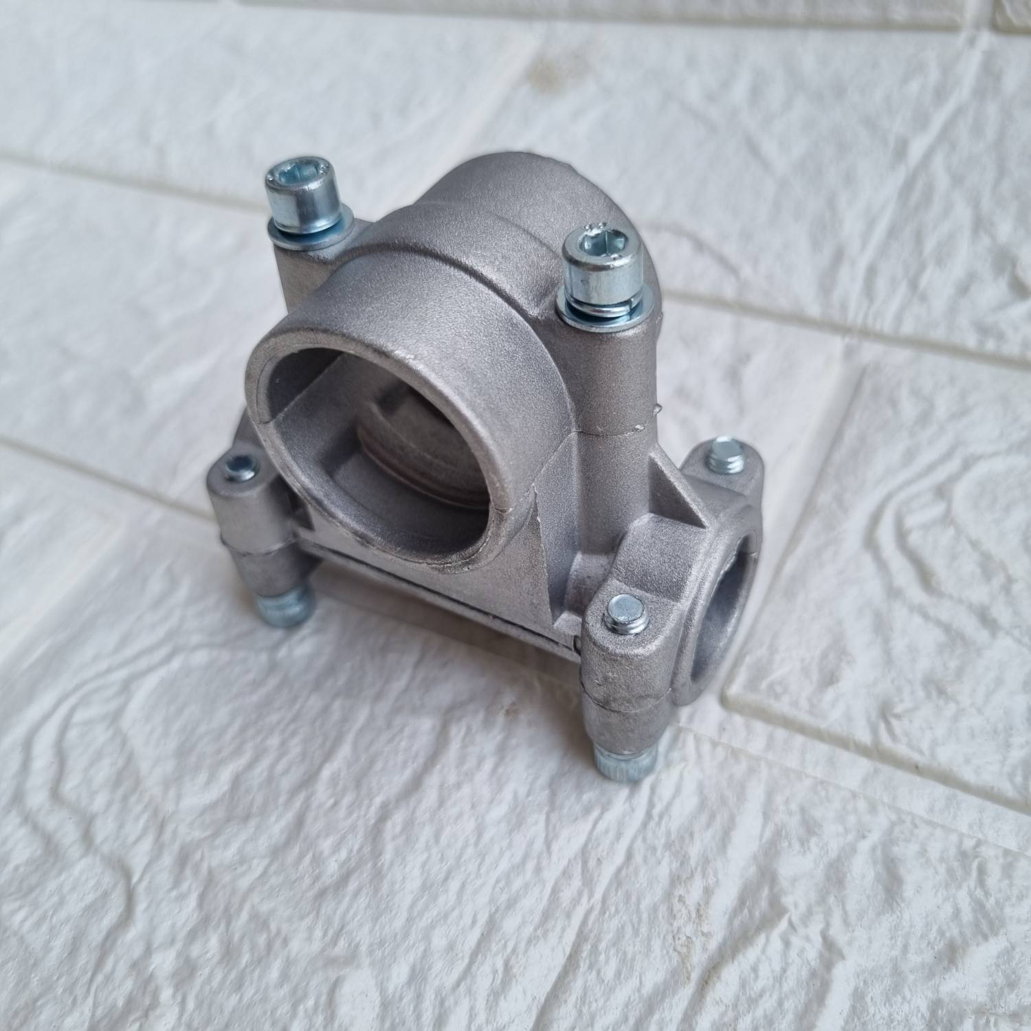 Cùm bắt tay lái máy cắt cỏ 2 thì, 4 thì 260, 330, gx25, gx35... tùy chọn ống 26mm, 28mm