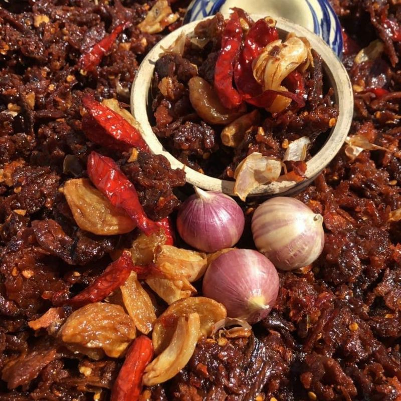 Khô bò hồng ngự cháy tỏi lon 300gram hàng ngon nhà làm