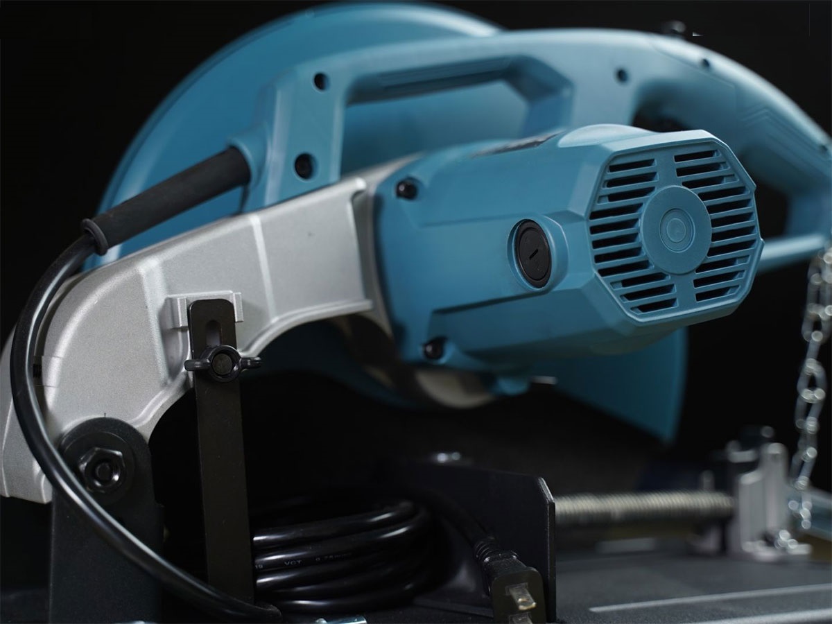 Máy cắt sắt Makita M2400B