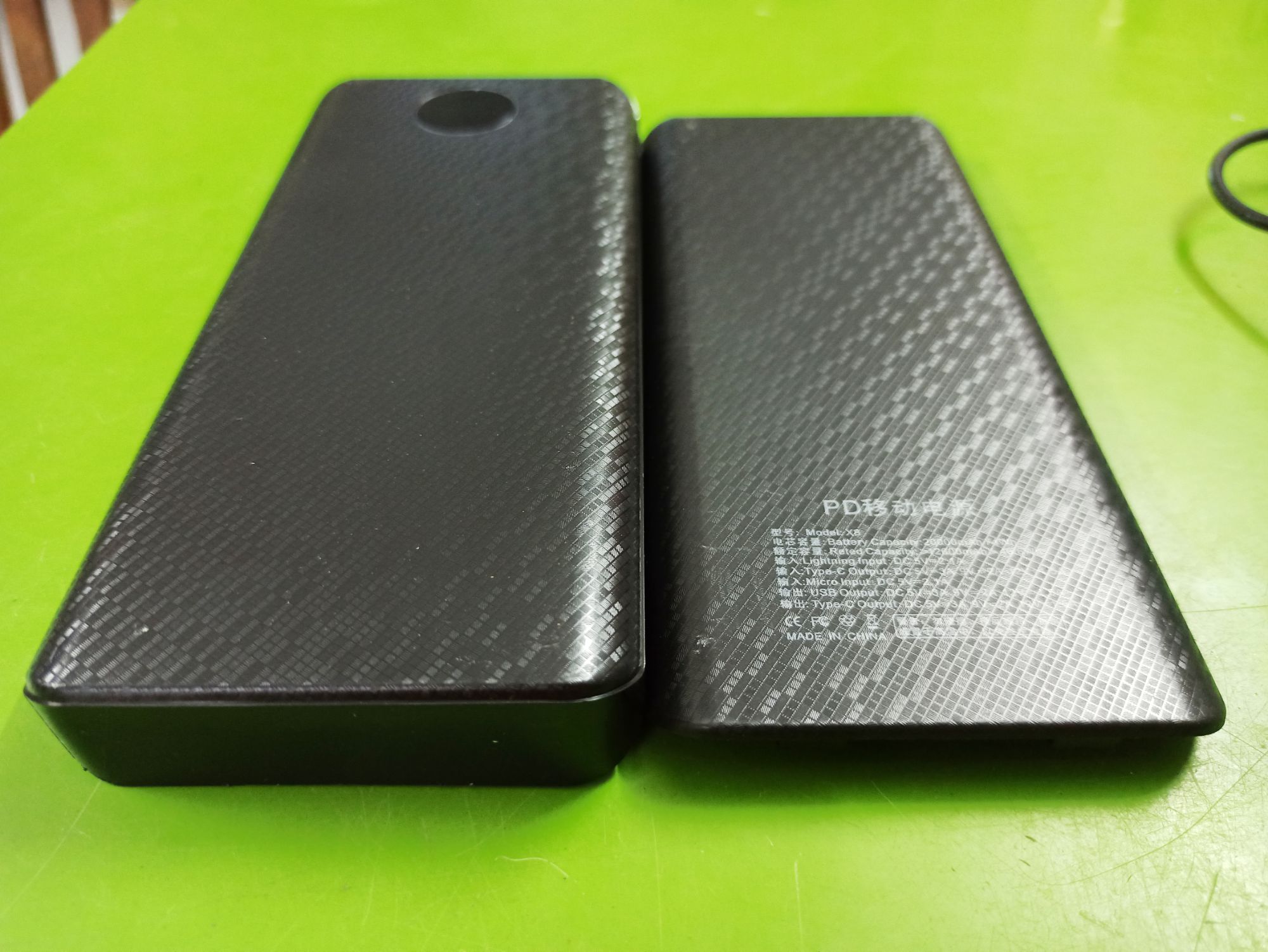 Box 8 cell sạc nhanh iphone type-c micro USB không pin đen