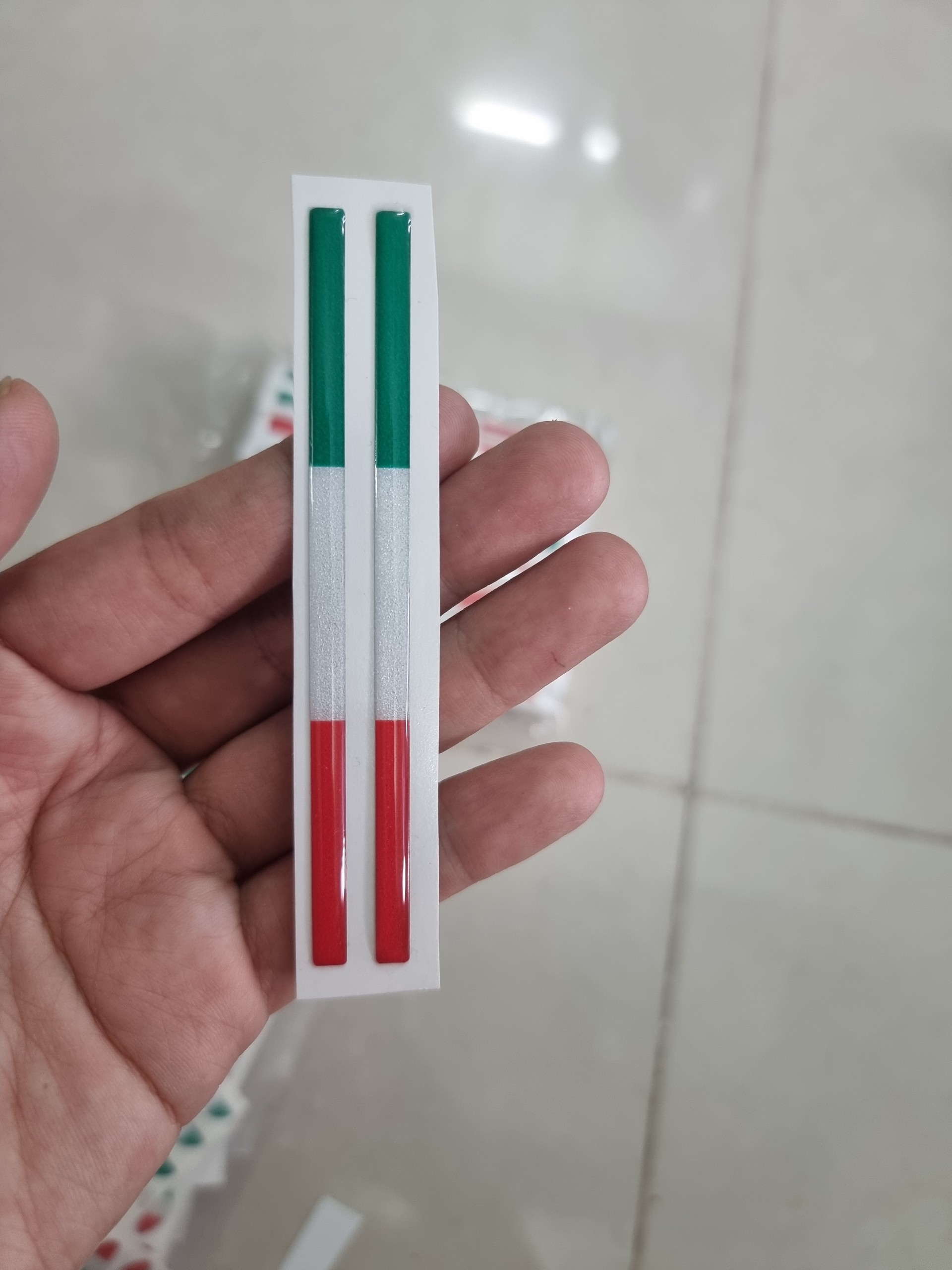 Tem logo cờ ý phản quang nổi
