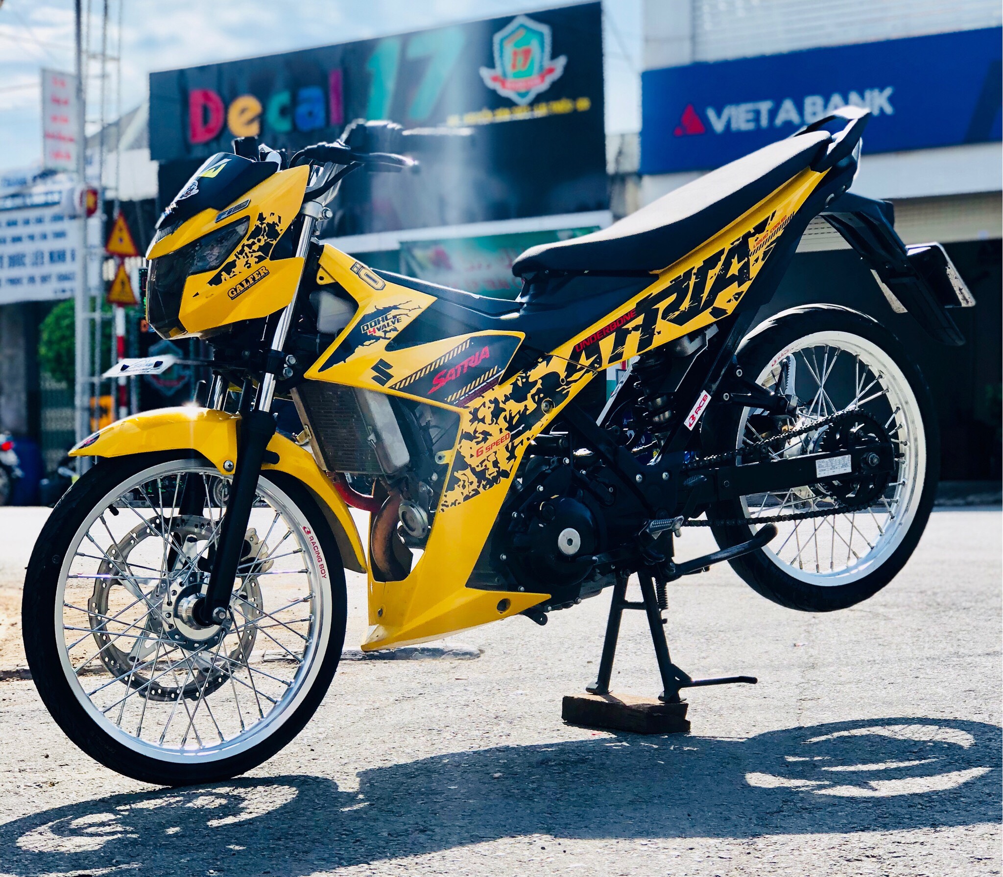Tem Suzuki Satria F150 V2 - Tặng Logo