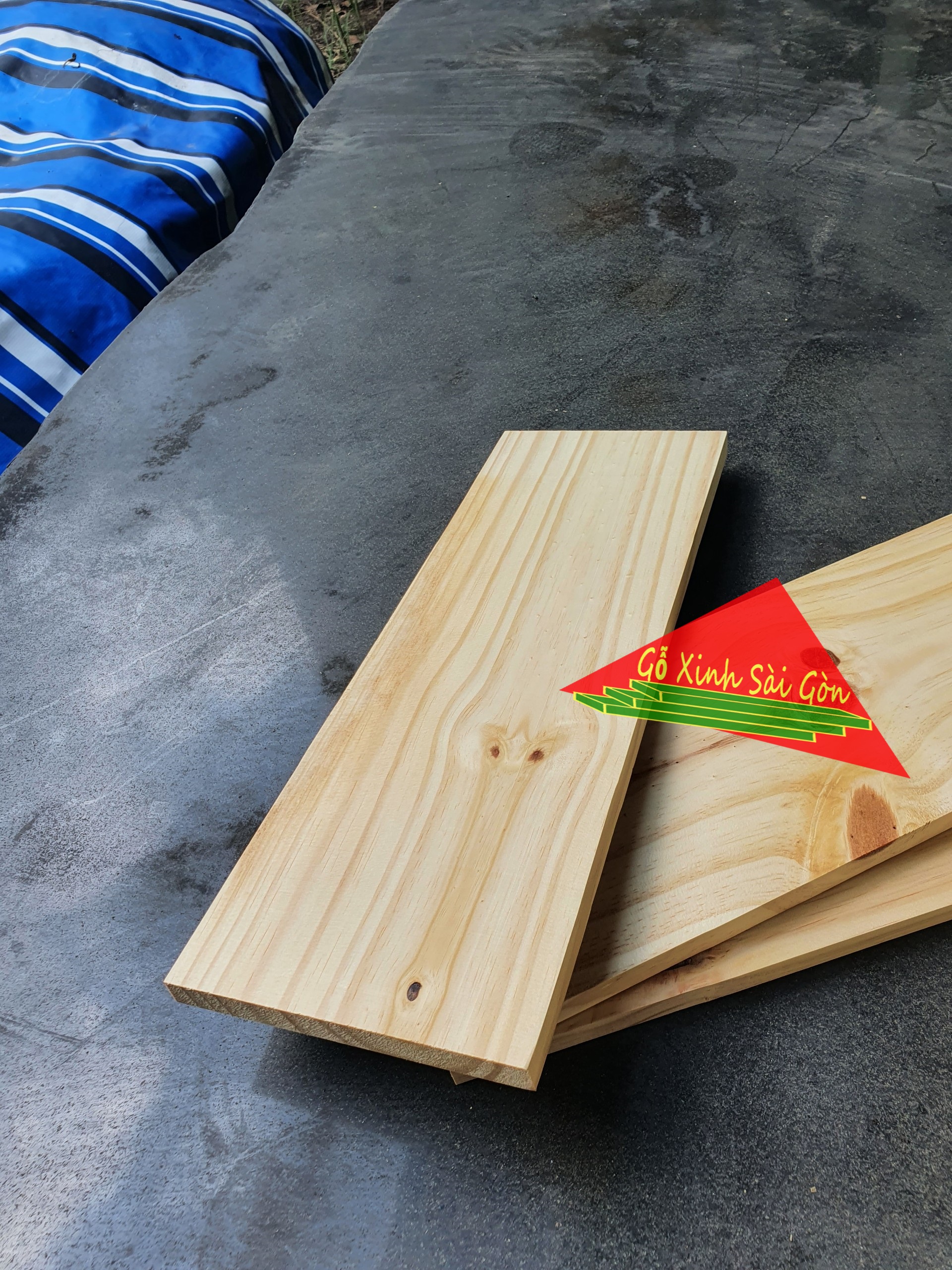 [HCM]Gỗ thông tấm dài 40cm rộng 14cm dày 1.3cm được bào láng 4 mặt thích hợp làm kệ treo tường...