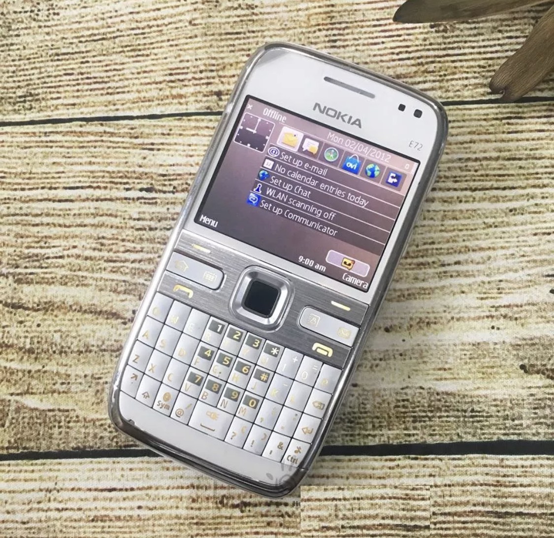 Điện thoại Nokia E72 full box có Tiếng Việt mới 99%