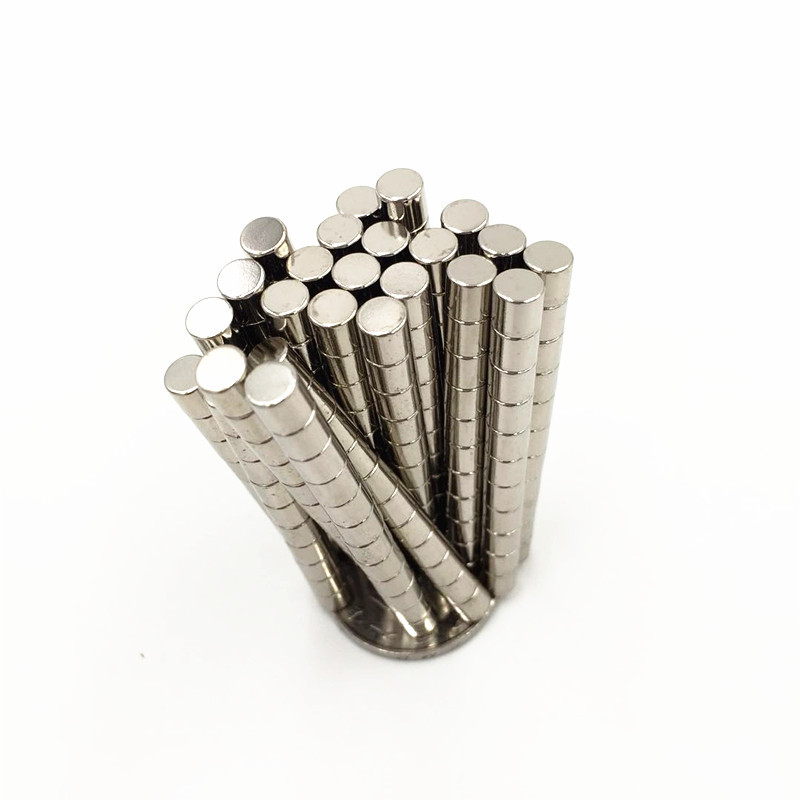Nam châm đất hiếm 5x5mm mạ Niken lực từ N35