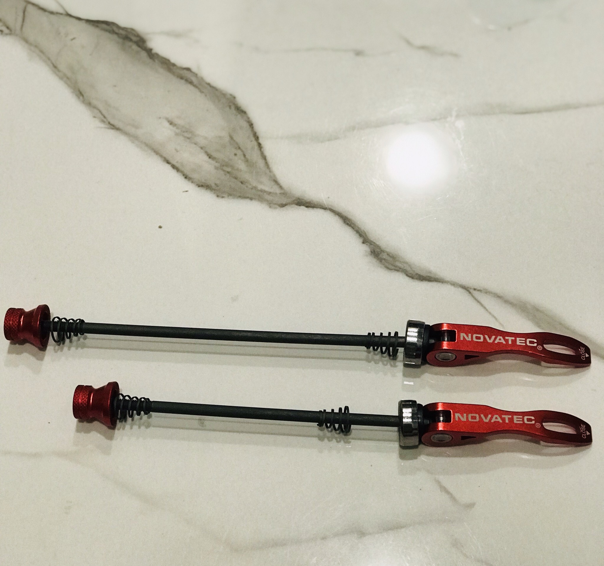 Ti Đùm Ti Kẹp Hub (Moay ơ) Xe Đạp NOVATEC (HÀNG CHÍNH HÃNG)
