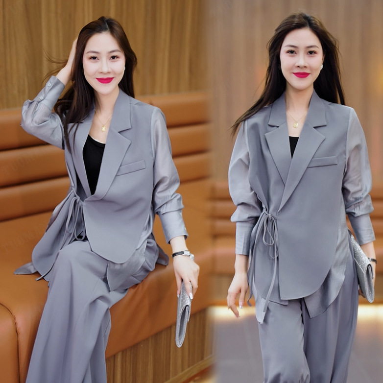 MustHave for the Season Fashionforward and Elegant Belted Blazer Suit for Women