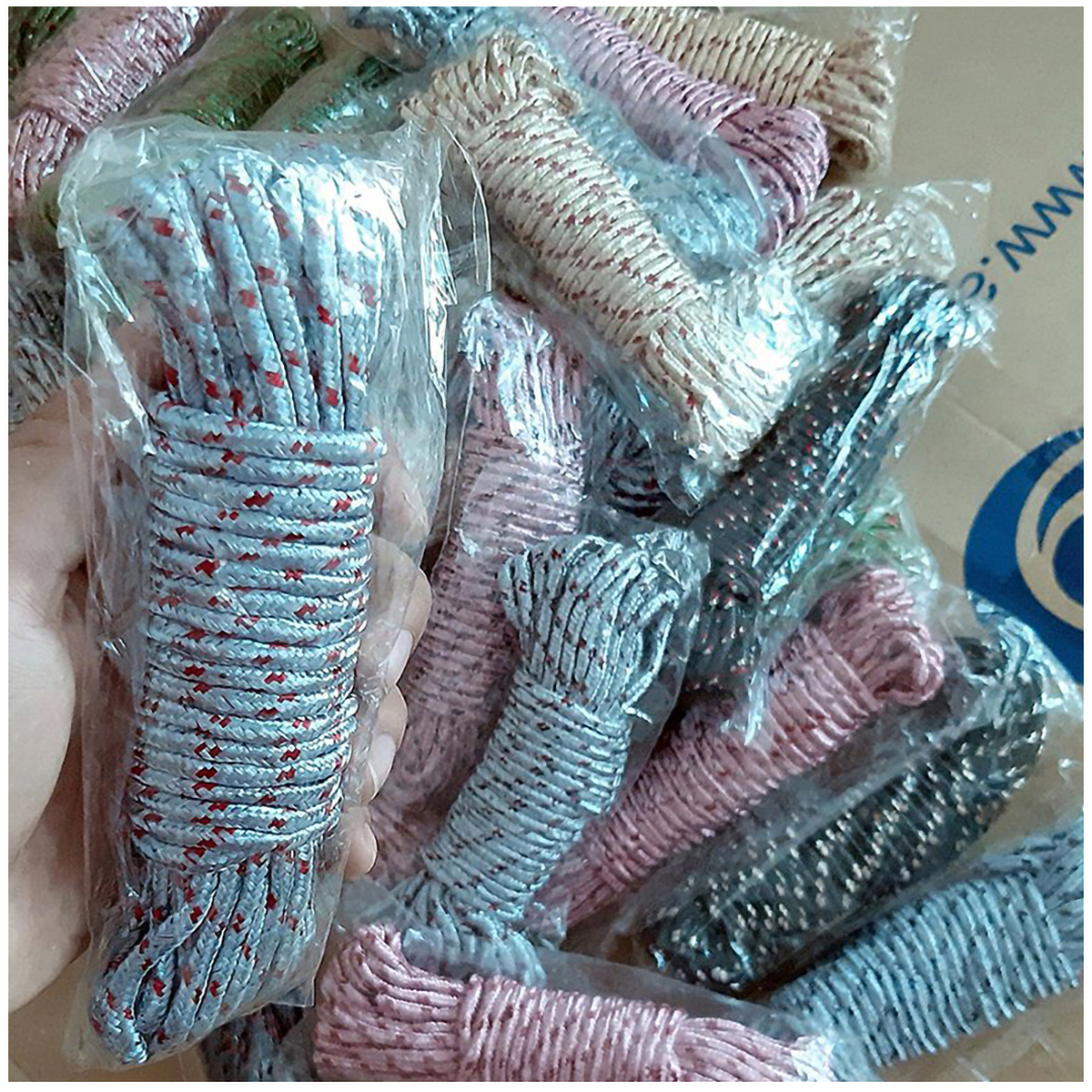 Cuộn Dây Dù Tròn Nhiều Màu Dài 10 Mét Bền Chắc