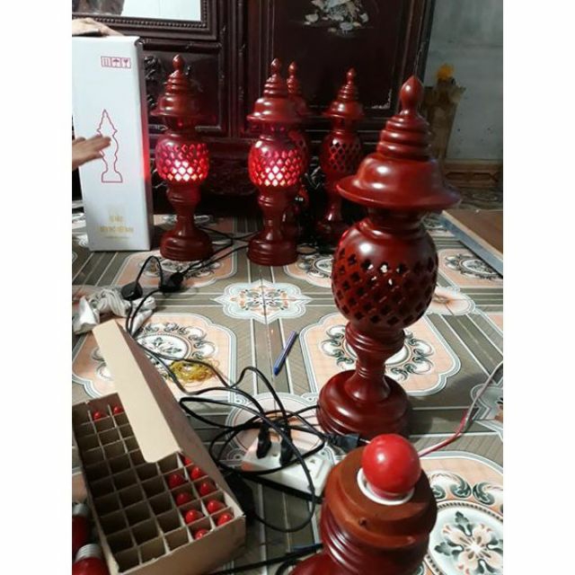 Cặp đèn thờ gỗ xà cừ cao 48cm