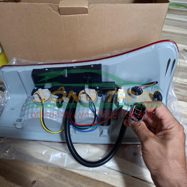 ĐÈN HẬU ISUZU DMAX 2012 - 2014,  CÓ LED BÊN PHỤ