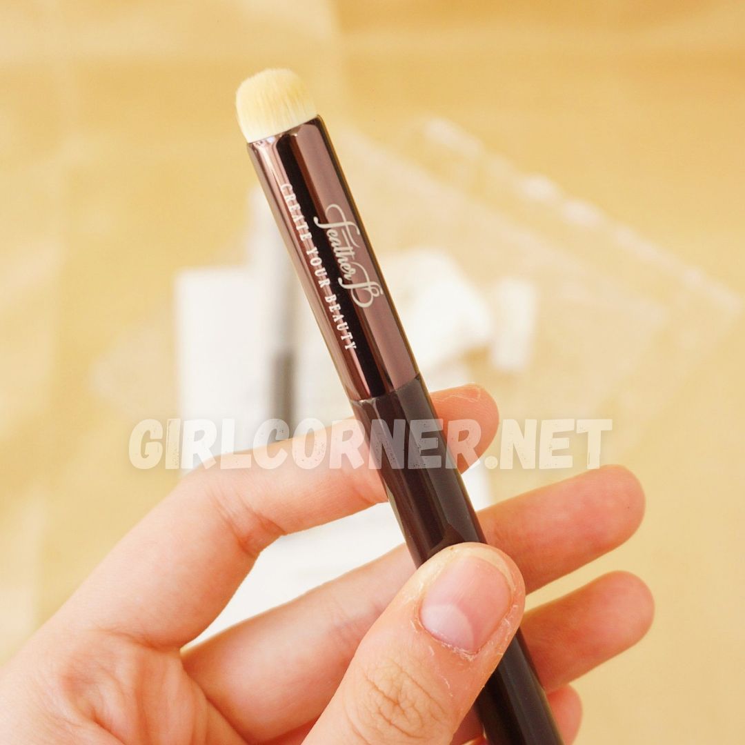 Cọ môi - che khuyết điểm đầu tròn trend  Feather B