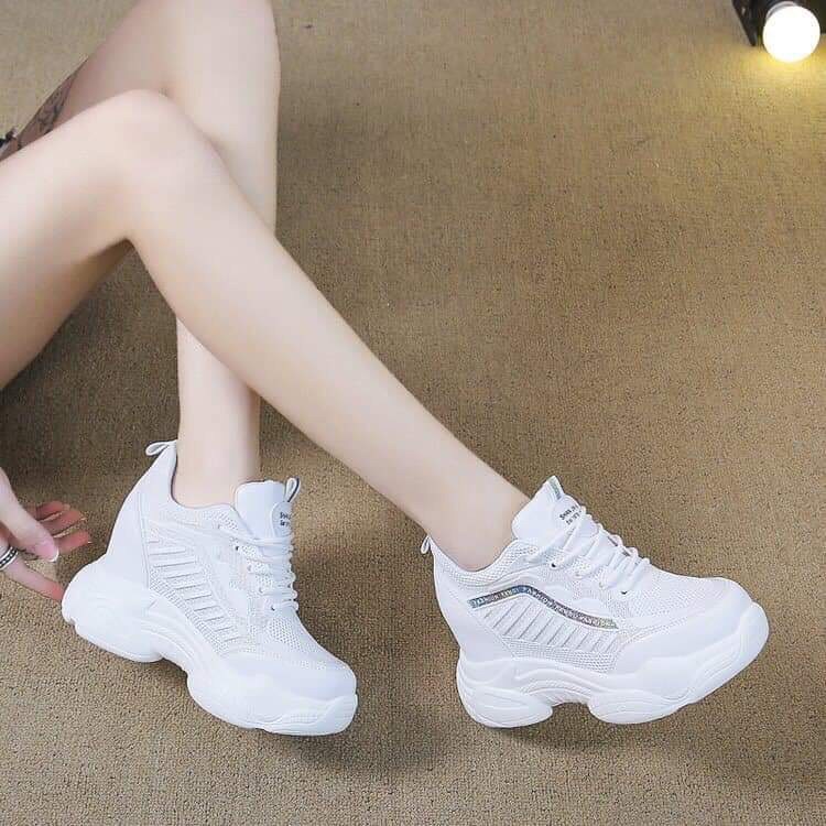 Giày nữ,giày sneaker độn đế  vạch mới về