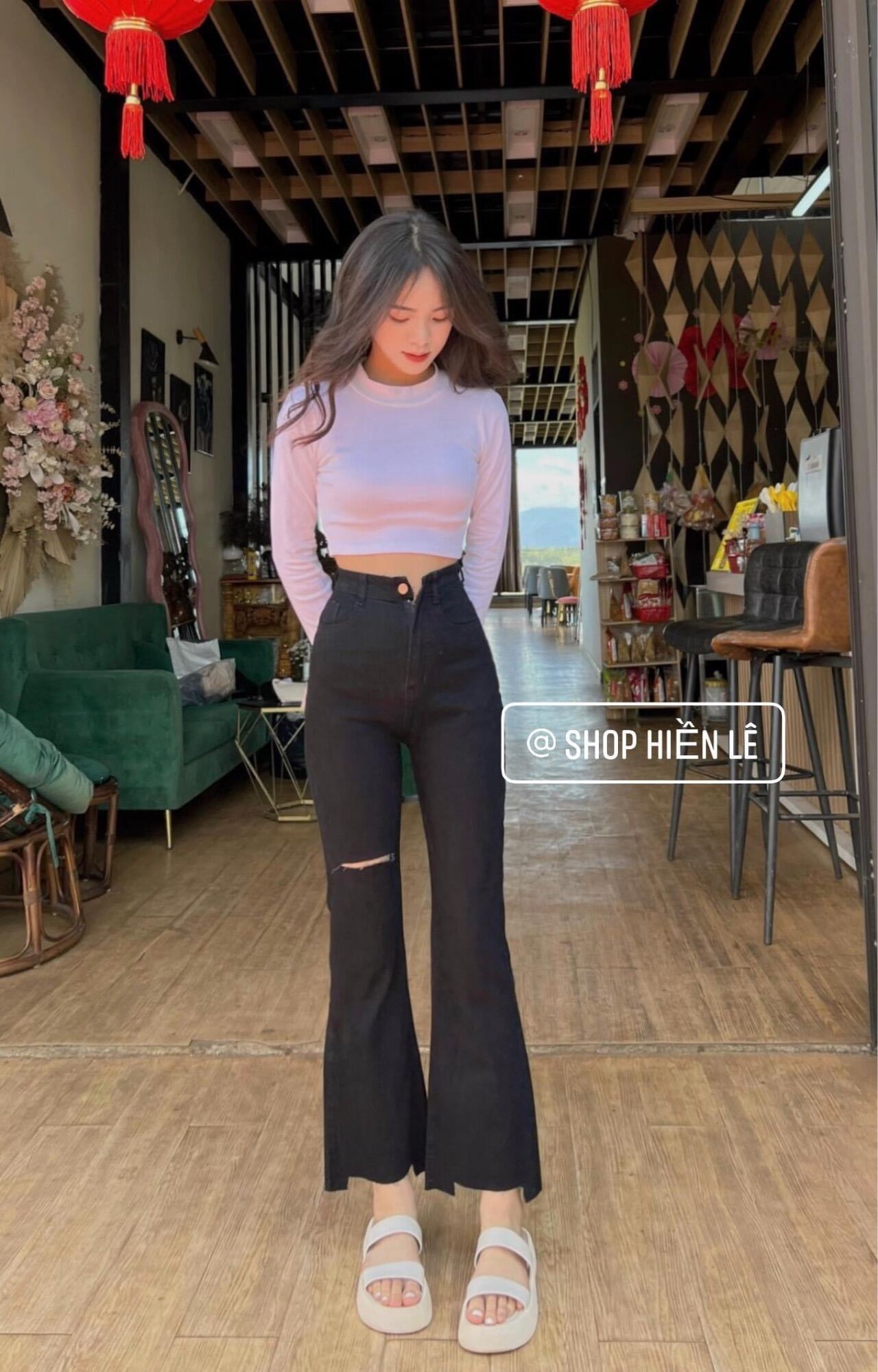 Set Jeans ống loe rách gấu 1line + áo cổ lọ tay phối lông