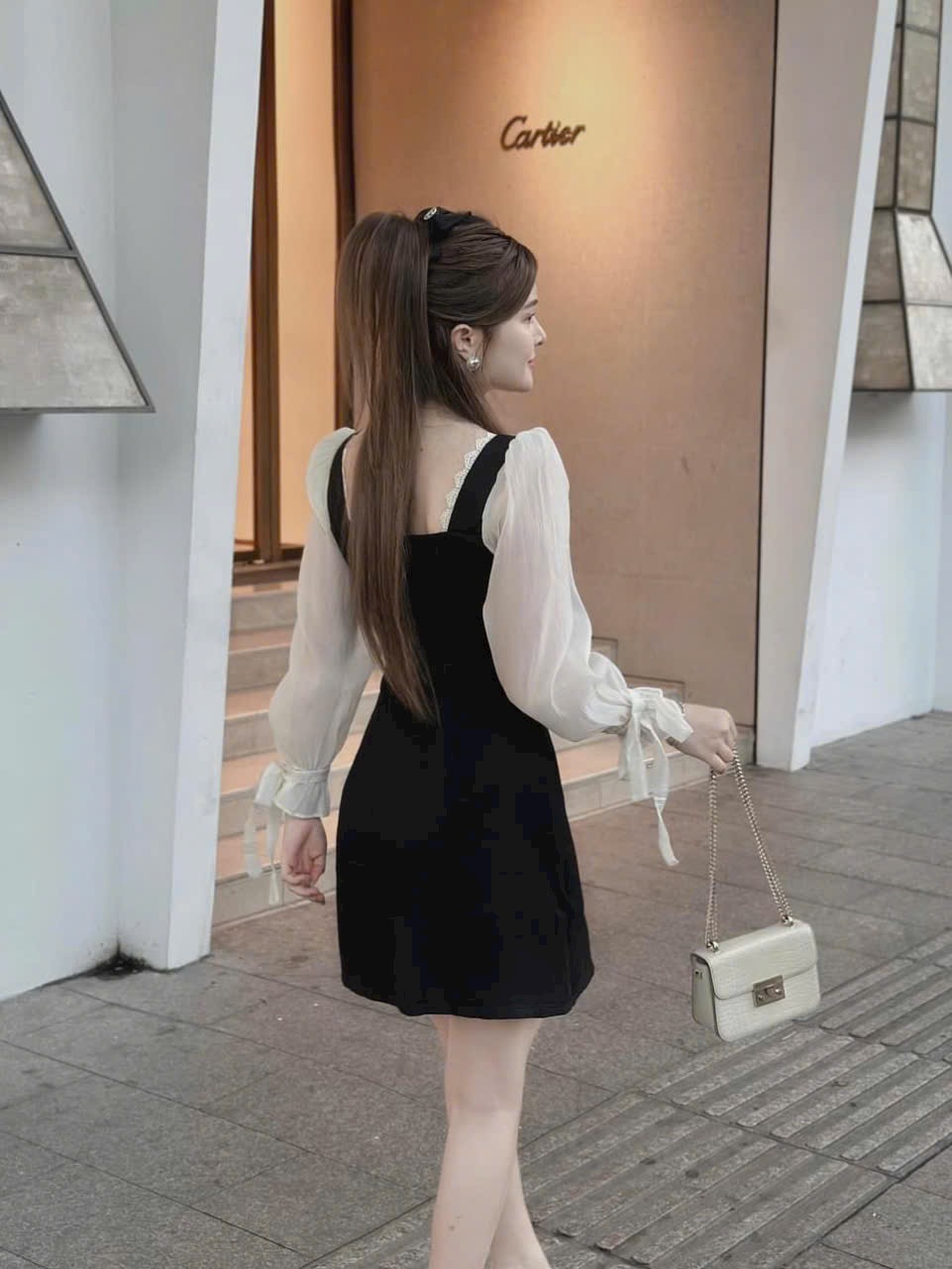 Đầm nhung phối nơ ngực