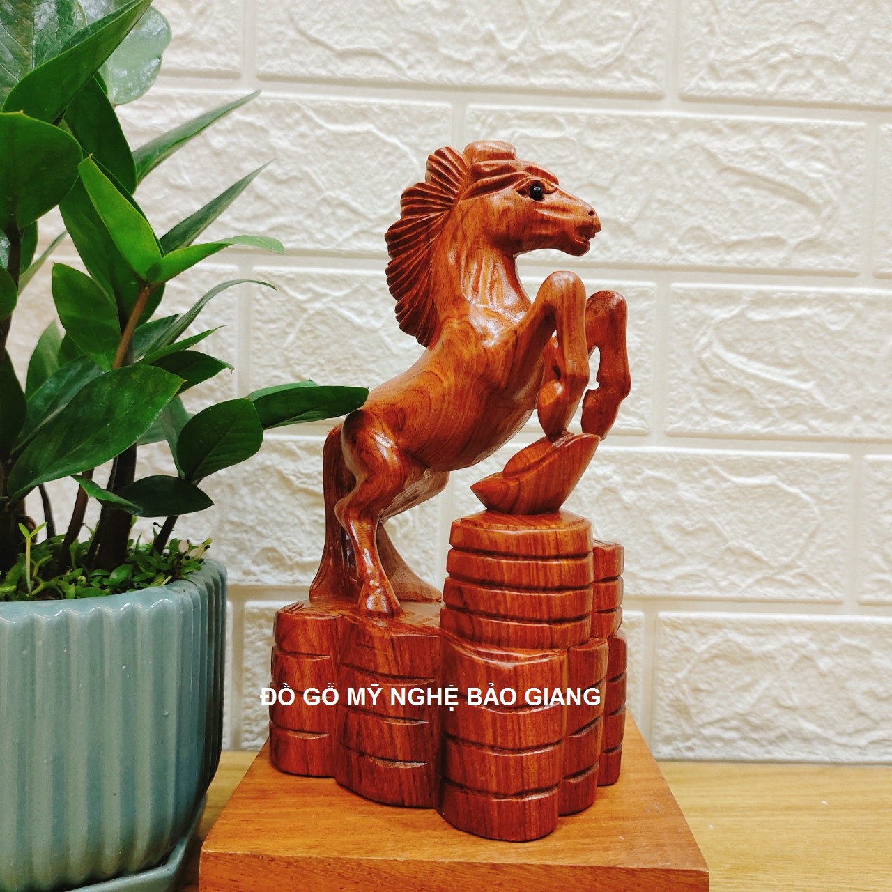 Tượng con ngựa gỗ hương 20cm